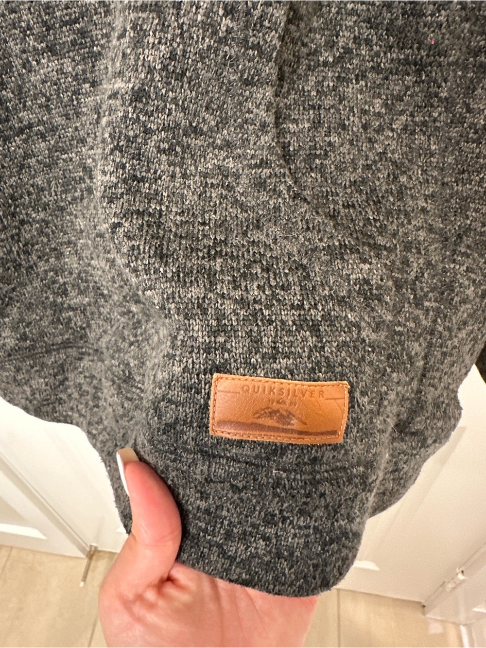 Quiksilver Men's Dark Gray Crewneck Hoodie Sweater - Picture 4 of 5